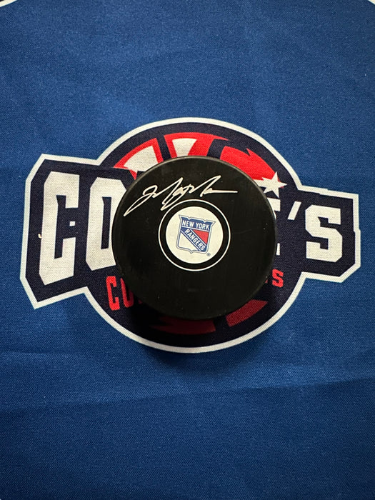 Mark Messier Autographed NY Rangers Logo Puck (Beckett)