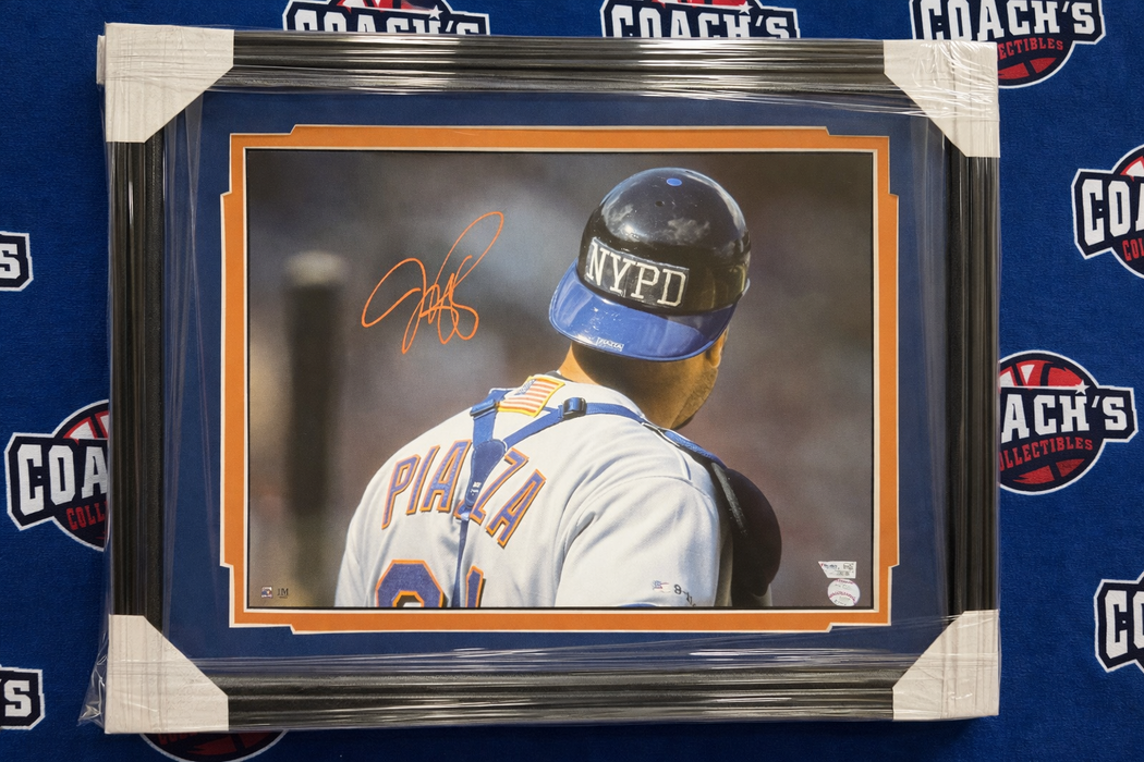 FRAMED Mike Piazza Autographed NYPD Helmet 16x20 Photo (Fanatics)