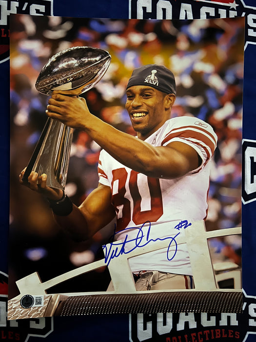 Victor Cruz Autographed 11x14 Super Bowl Trophy Raise Photo (Beckett)