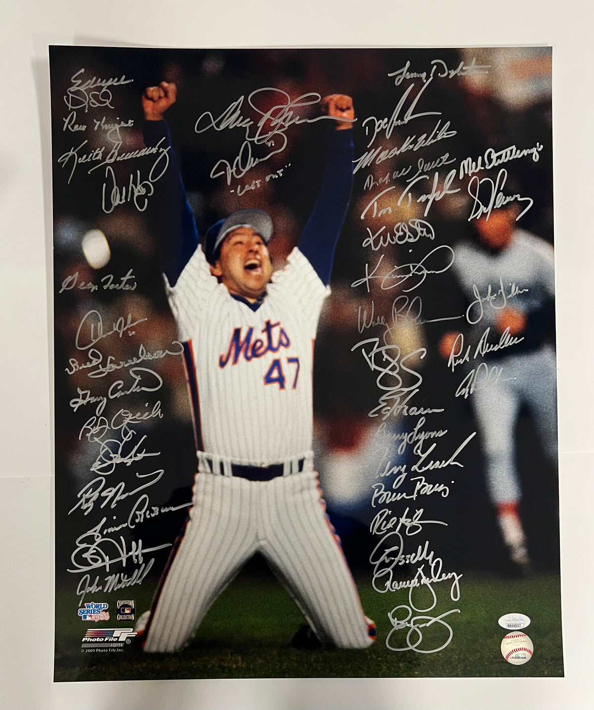 1986 New York Mets Team Signed Oversized Photograph. Baseball