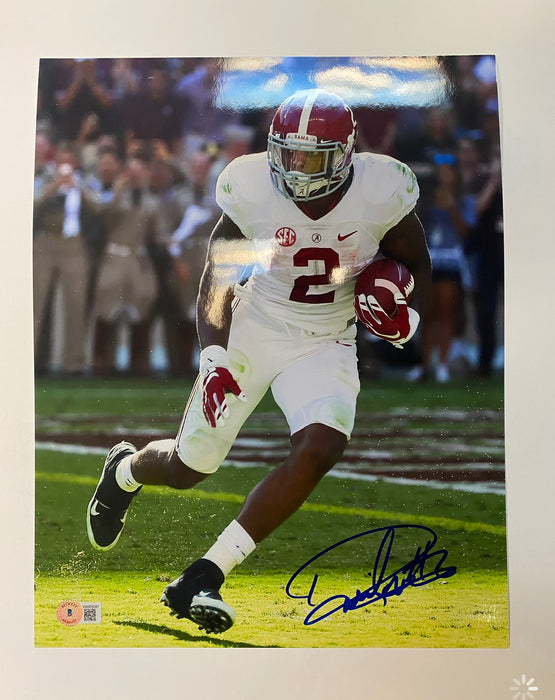 Derrick Henry Autographed Alabama 11x14 Running Photo (Beckett)